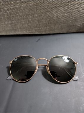 Ray-Ban Round Metal Sunglasses in Gold with Green Lenses